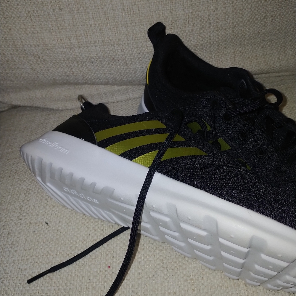 Sneakers - Picture 2 of 3